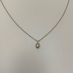 Collier mit Anhänger Tropfen""