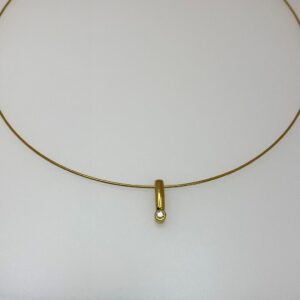 Collier. Seite mit Anhänger
