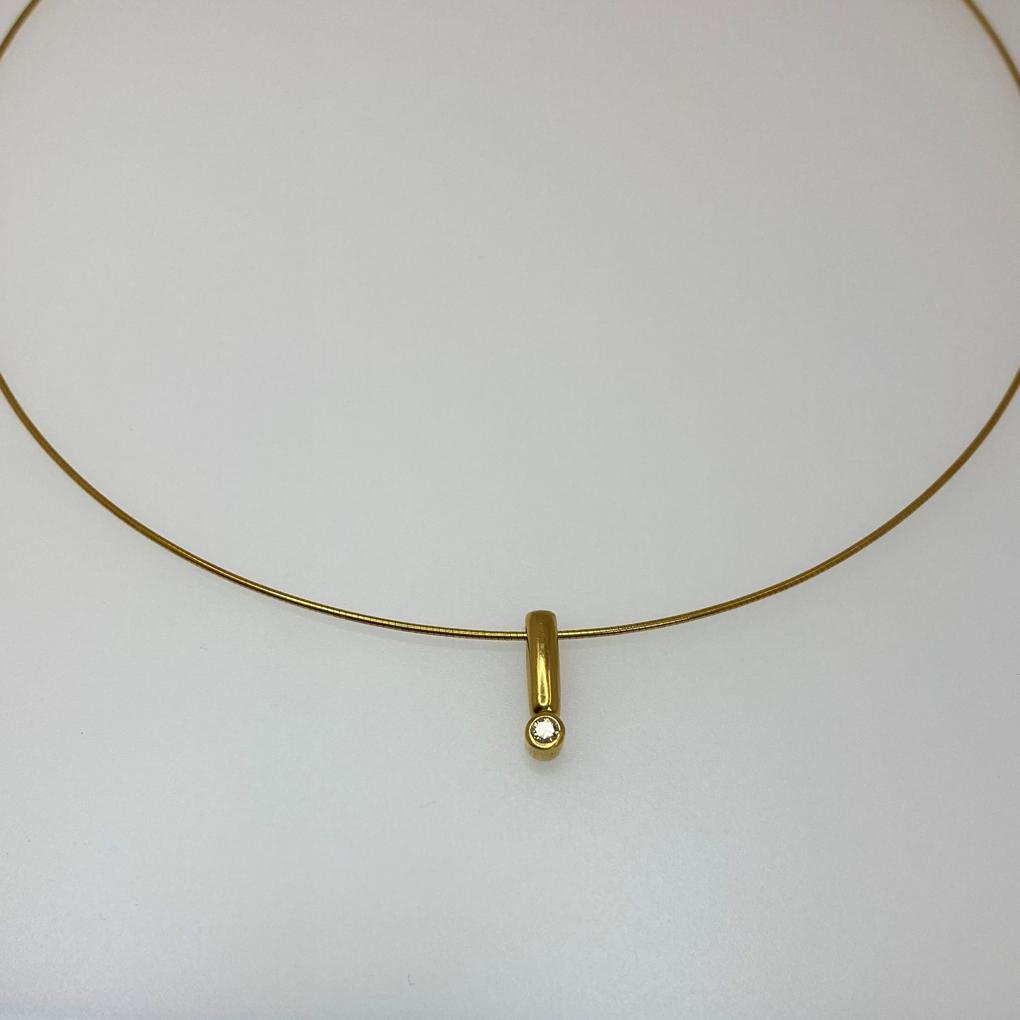 Collier. Seite mit Anhänger